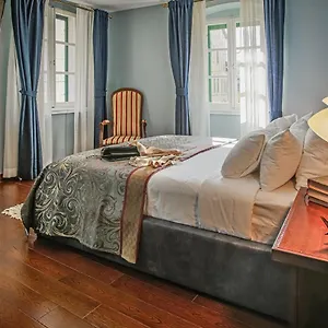 Bed & Breakfast Theatre Luxury